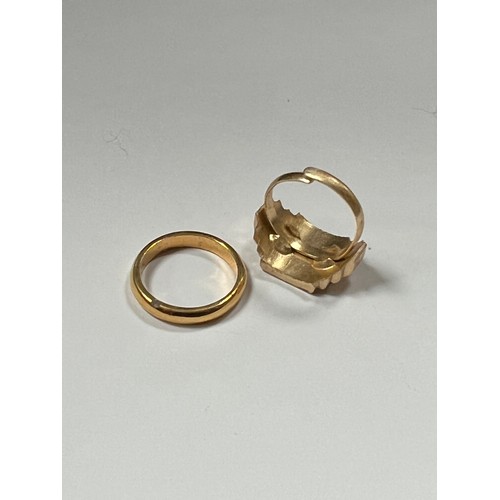 131 - 2 x gold coloured ring , one band and one with lion design