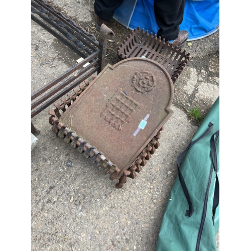 854 - cast cast iron fire grate plus fire back