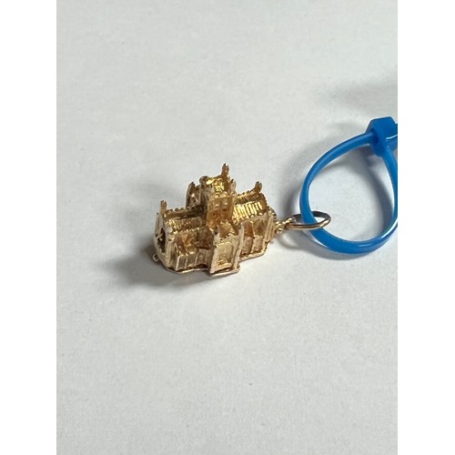 300 - 9ct gold charm of cathedral 6 grams