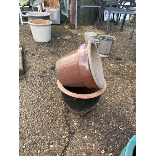 723 - x 2 brown pots