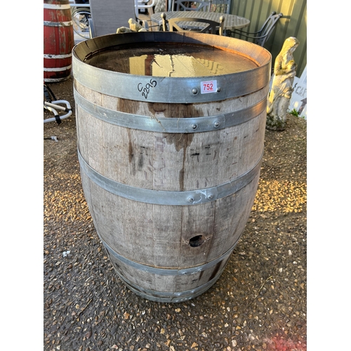 752 - Large barrel