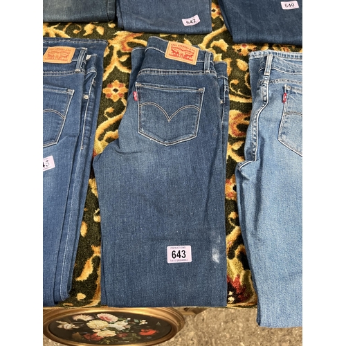 643 - x 1 pair levis size 25