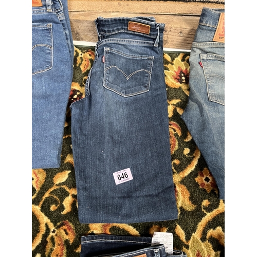 646 - x 1 pair levis  size 27