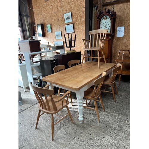 600 - Pine kitchen table with painted legs with 6 chairs , approx 6ft x 3ft