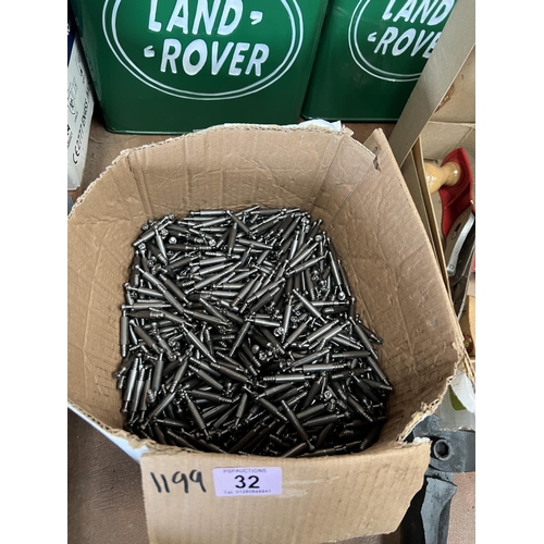 32 - large qty screws