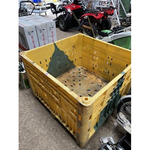 486 - large plastic storage pallet