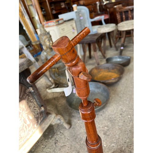 48 - Vintage screen stand
