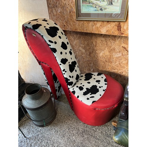 9 - unusual chair in shape of high heel shoe