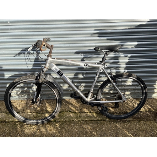 302 - Diamond back mountain bike