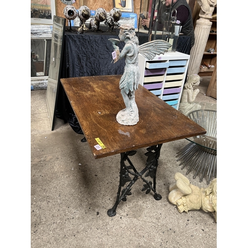 231 - cast iron base table