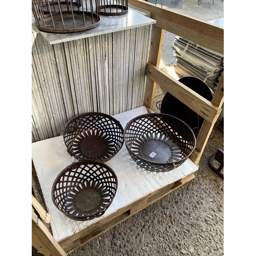 24 - 3 x metal lattice bowls h217