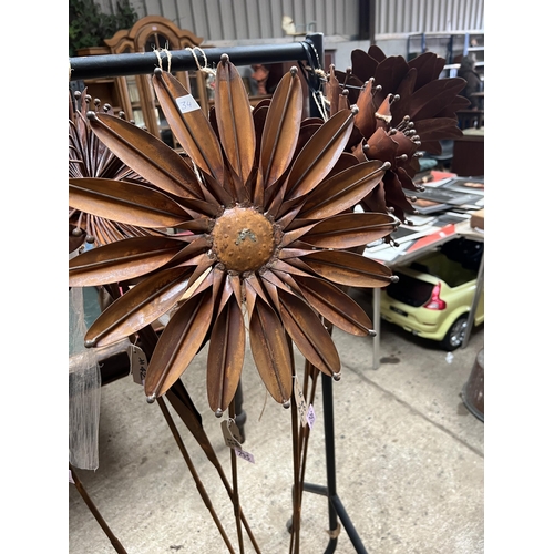 295 - tall metal flower h34