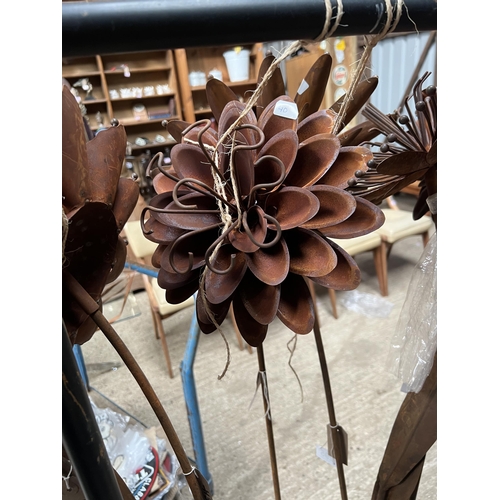 296 - tall metal flower h40