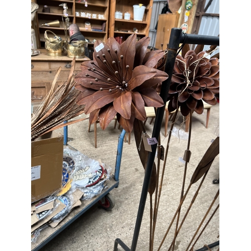 298 - tall metal flower h35