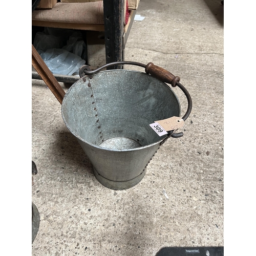 309 - metal bucket wooden handle h215