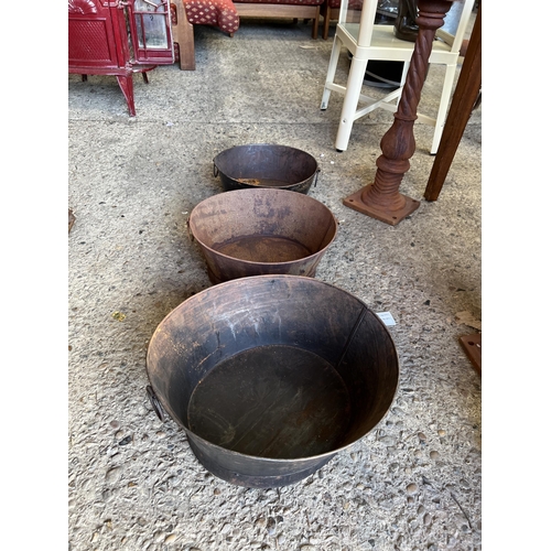 35 - 3 x oval metal planters h238