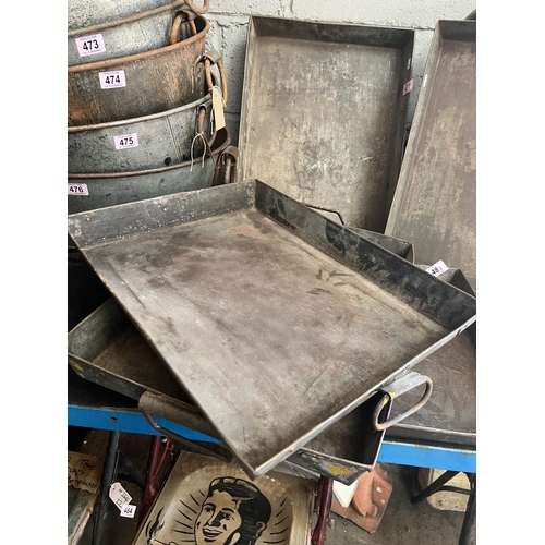 481 - Square metal tray h