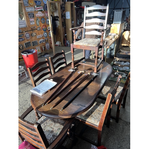 599 - 6 chairs and table