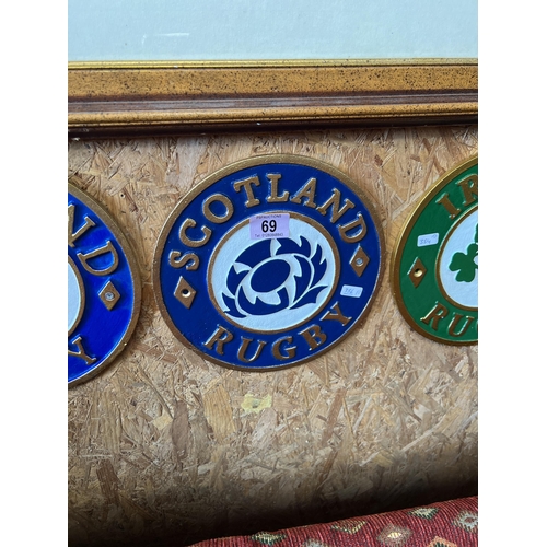 69 - cast iron wall plaque h356 RUGBY