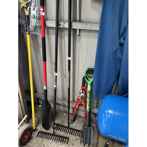 19 - long handled garden rake h15