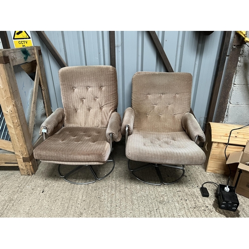 211 - 2 x vintage 60/70’s chairs