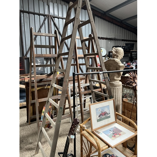 216 - vintage decorators / hedge trestle stand approx 8ft 8” open height , 2.6metres