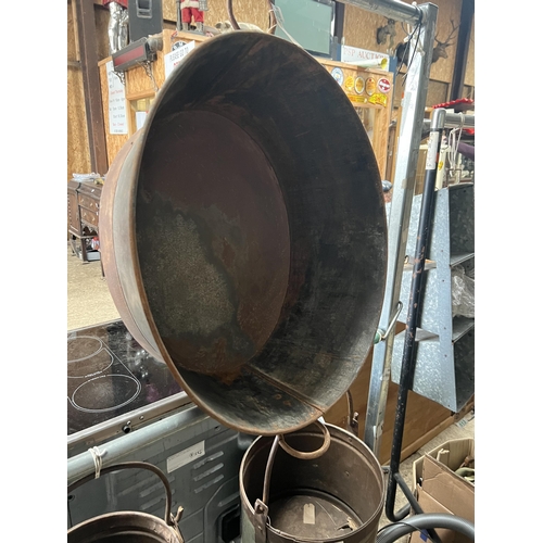 510 - metal oval tub / planter h235