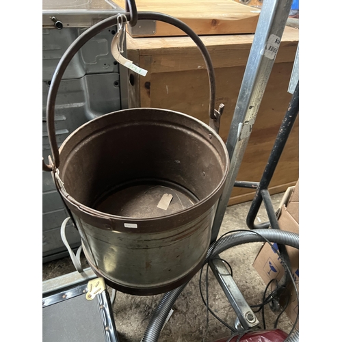 511 - heavy metal bucket h274