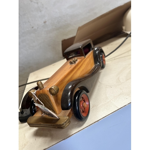 136 - model vintage car wooden