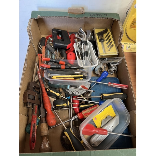 16 - tray mixed hand tools