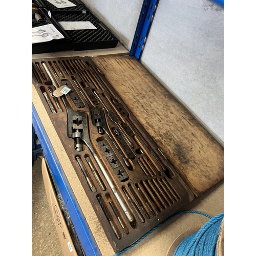 351 - Very large vintage tap die set