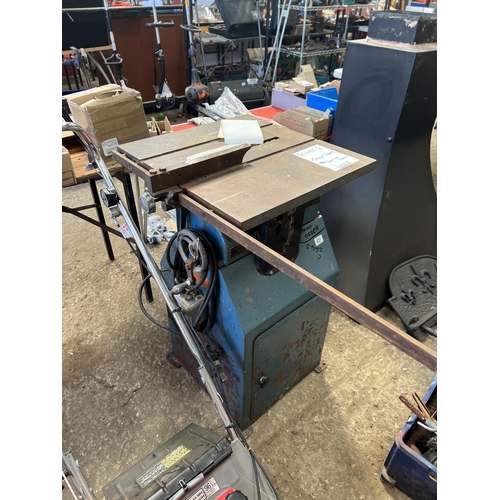 431 - Table saw with stand