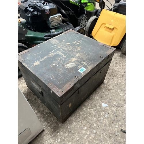 520 - Vintage tool box