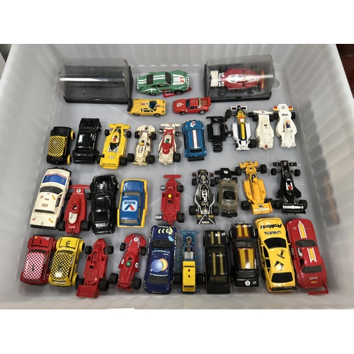 223 - tray large Qty Scalextric cars F1 / escort RS / mins etc..