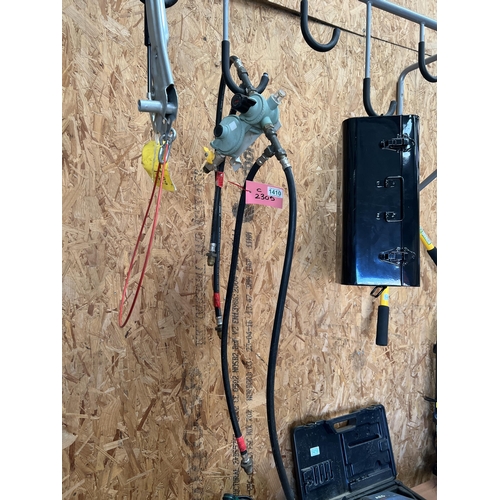 1410 - double switch over gas bottle regulator