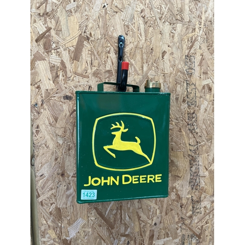 1423 - John Deere fuel can h534