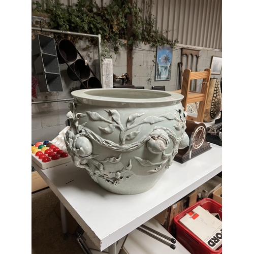 85 - Very large ceramic pot