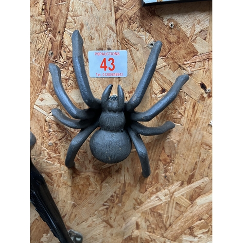 43 - cast iron metal spider