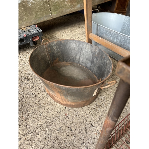 1440 - galvanised tub / planter 24” x 21” x 11”