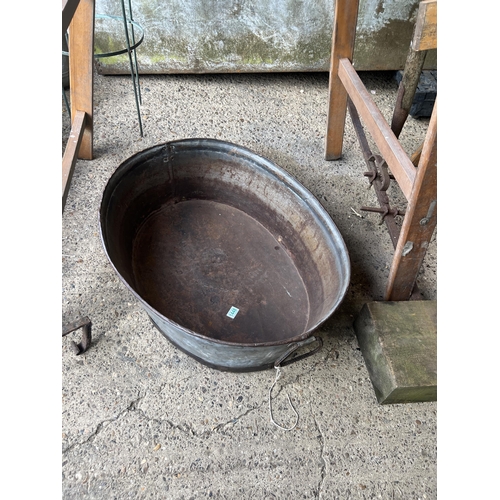 1448 - large planter / tub 32” x 25” x 10” h282