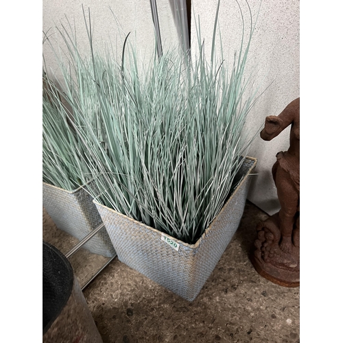 1520 - faux grass