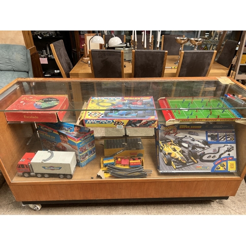 1830 - mixed lot vintage games