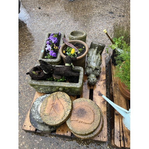 1900 - pallet garden pots / statue