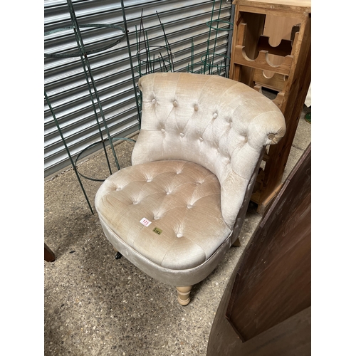 173 - upholstered chair