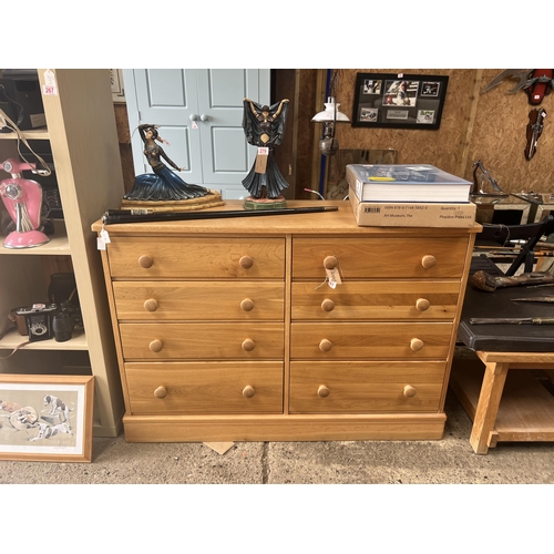 281 - Oak 8 draw chest