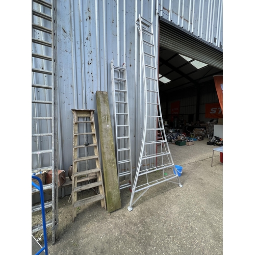 537 - double aluminium ladder 10ft sections