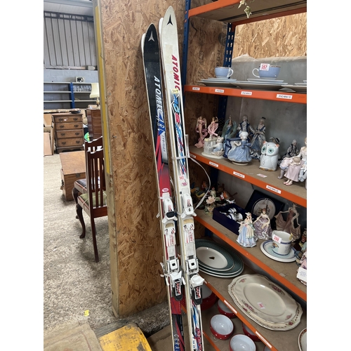 362 - 2 x pairs skis