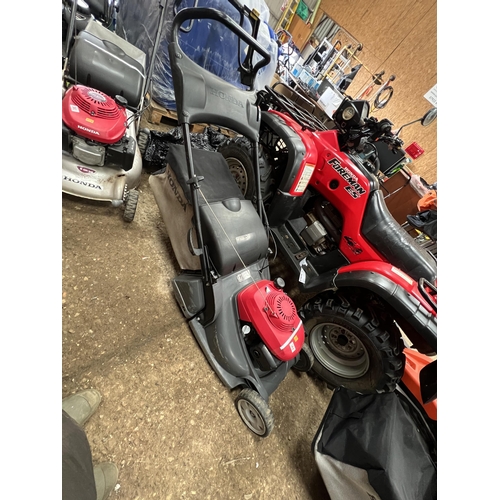 384 - 2010 Honda petrol mower HRX476C , starts & runs but needs new clutch cable no 39