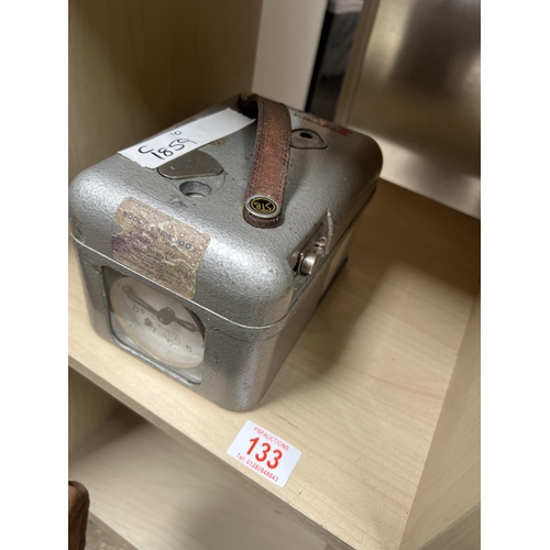 133 - mechanical pigeon clock