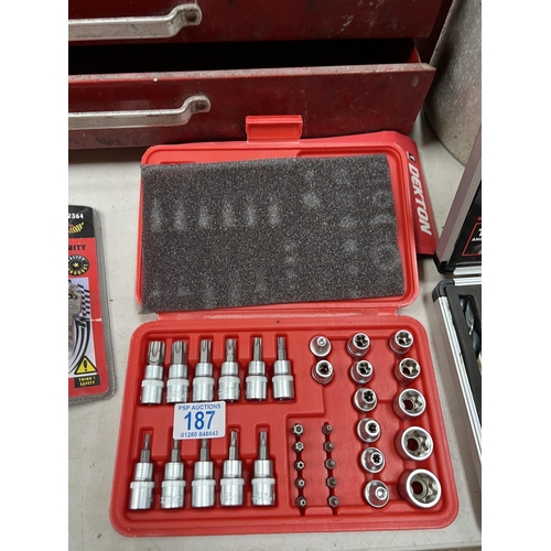 187 - SOCKET SET H65